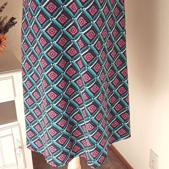 LuLaRoe Carly Dress - Picture 3 of 10